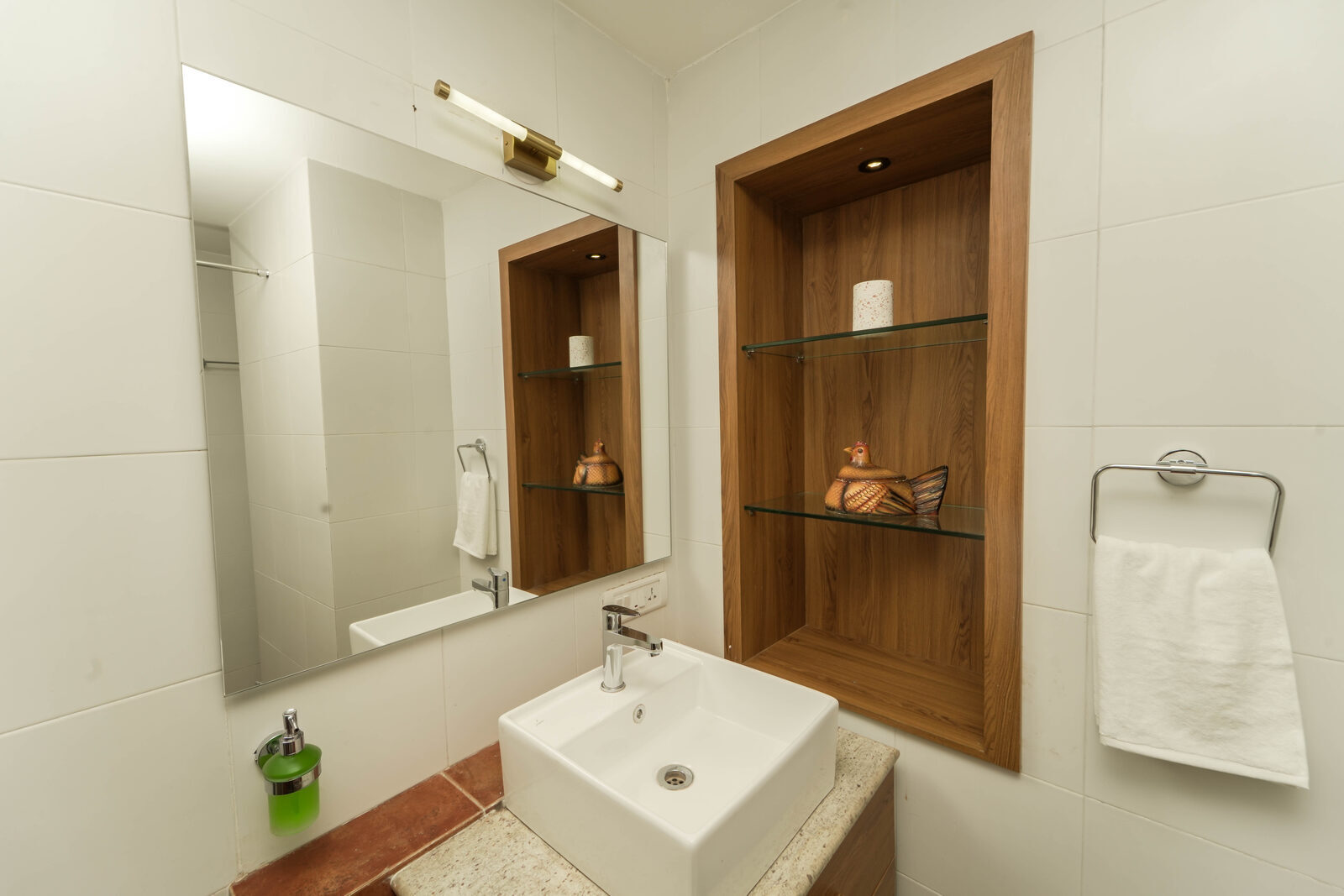 Azure Penthouse bathroom